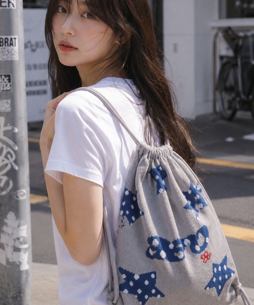 Salong hameu(サロン ハミュー)の「星柄ニットナップサック レディース 韓国ストリート ドット カモフラ レオパード 巾着バッグ リュック(バックパック/リュック・レディース・アイボリー/グレー/ブラック・FREE)」の3枚目の写真