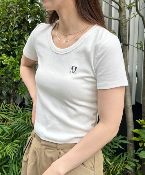 MYMOOD.(マイムード)の「【MYMOOD.オリジナル商品】胸元ワンポイント刺繍コンパクトTシャツ コンパクト刺繍Tee ミニTシャツ(Tシャツ/カットソー・レディース・ホワイト/ネイビー/ブラック・FREE)」の4枚目の写真