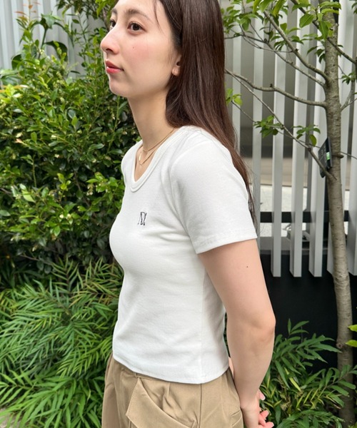 MYMOOD.(マイムード)の「【MYMOOD.オリジナル商品】胸元ワンポイント刺繍コンパクトTシャツ コンパクト刺繍Tee ミニTシャツ(Tシャツ/カットソー・レディース・ホワイト/ネイビー/ブラック・FREE)」の10枚目の写真