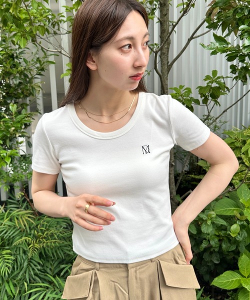 MYMOOD.(マイムード)の「【MYMOOD.オリジナル商品】胸元ワンポイント刺繍コンパクトTシャツ コンパクト刺繍Tee ミニTシャツ(Tシャツ/カットソー・レディース・ホワイト/ネイビー/ブラック・FREE)」の13枚目の写真