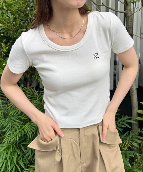 MYMOOD.(マイムード)の「【MYMOOD.オリジナル商品】胸元ワンポイント刺繍コンパクトTシャツ コンパクト刺繍Tee ミニTシャツ(Tシャツ/カットソー・レディース・ホワイト/ネイビー/ブラック・FREE)」の6枚目の写真