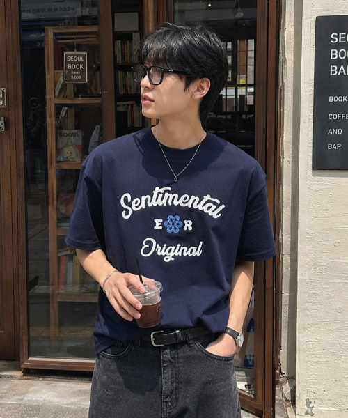 ECORR（エコル）の「[ユニセックス] クローバー刺繍半袖Tシャツ_ネイビー（Tシャツ/カットソー・メンズ・その他・1/2/0/3）」の2枚目の写真