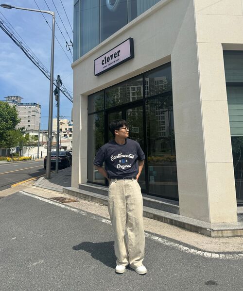 ECORR（エコル）の「[ユニセックス] クローバー刺繍半袖Tシャツ_ネイビー（Tシャツ/カットソー・メンズ・その他・1/2/0/3）」の4枚目の写真