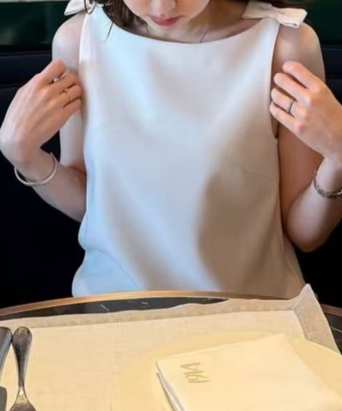 AMAJI(アマジ)の「リボンモチーフ オフショルダー ワンピース(ワンピース・レディース・ホワイト・SMALL/MEDIUM)」の2枚目の写真