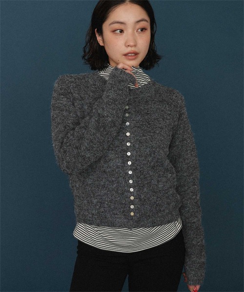 miette(ミエット)の「メニーボタンシャギーニットカーディガン(カーディガン/ボレロ・レディース・レッド/ライトピンク/ブラウン/チャコール・FREE)」の10枚目の写真