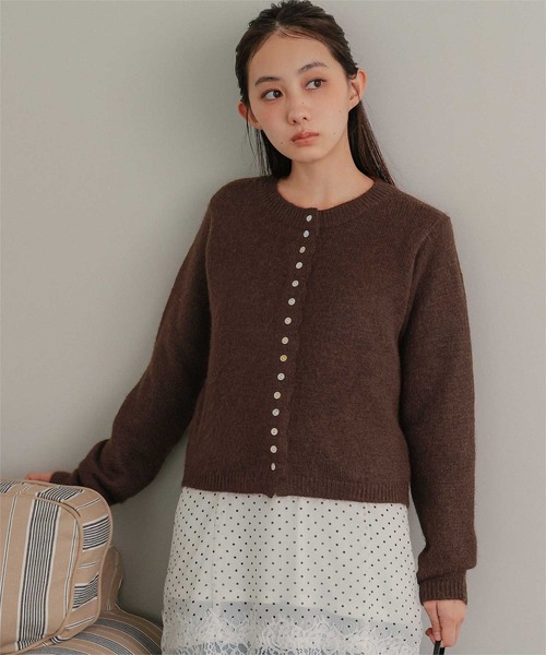 miette(ミエット)の「メニーボタンシャギーニットカーディガン(カーディガン/ボレロ・レディース・レッド/ライトピンク/ブラウン/チャコール・FREE)」の16枚目の写真