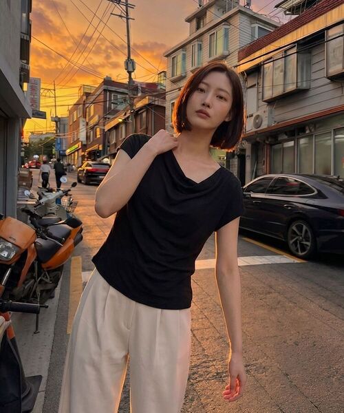 BIBYSEOB（バイバイソプ）の「ツイストドレープTシャツブラック[T62]（Tシャツ/カットソー・レディース・ブラック・FREE）」の7枚目の写真