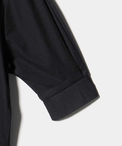 green label relaxing(グリーンレーベルリラクシング)の「フォルム スリーブ Tシャツ(Tシャツ/カットソー・レディース・オフホワイト/ブラック・FREE)」の11枚目の写真