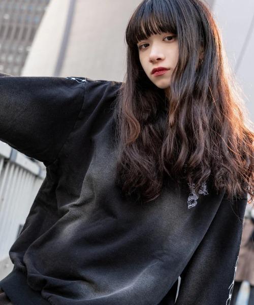 gibous(ギボス)の「gibous/ギボス/snake cross trainer(スウェット・レディース・ブラック・L/M)」の3枚目の写真