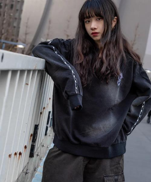 gibous(ギボス)の「gibous/ギボス/snake cross trainer(スウェット・レディース・ブラック・L/M)」の5枚目の写真
