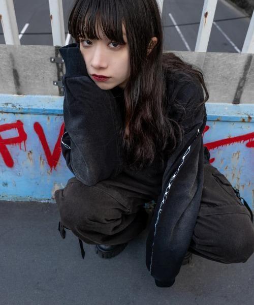 gibous(ギボス)の「gibous/ギボス/snake cross trainer(スウェット・レディース・ブラック・L/M)」の8枚目の写真