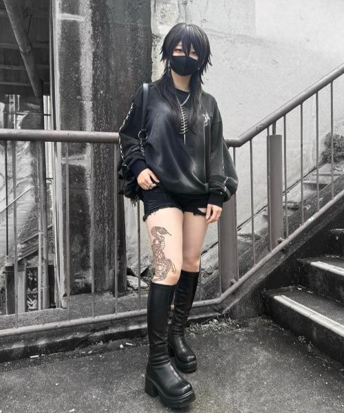 gibous(ギボス)の「gibous/ギボス/snake cross trainer(スウェット・レディース・ブラック・L/M)」の11枚目の写真