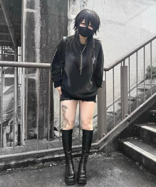 gibous(ギボス)の「gibous/ギボス/snake cross trainer(スウェット・レディース・ブラック・L/M)」の12枚目の写真