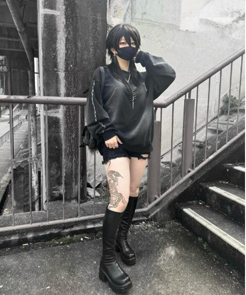gibous(ギボス)の「gibous/ギボス/snake cross trainer(スウェット・レディース・ブラック・L/M)」の13枚目の写真