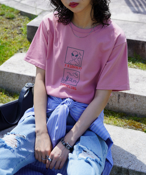 Chillfar(チルファー)の「Chillfar デザイングラフィックモチーフTシャツ(Tシャツ/カットソー・レディース・レッド系1/レッド系/ピンク系1/ピンク系/イエロー系1/イエロー系/ネイビー系2/イエロー/ピンク/レッド・FREE)」の8枚目の写真