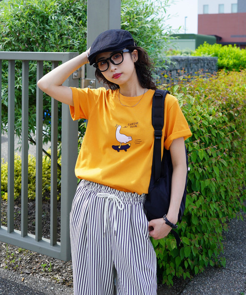Chillfar(チルファー)の「Chillfar デザイングラフィックモチーフTシャツ(Tシャツ/カットソー・レディース・レッド系1/レッド系/ピンク系1/ピンク系/イエロー系1/イエロー系/ネイビー系2/イエロー/ピンク/レッド・FREE)」の3枚目の写真