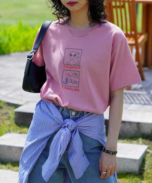 Chillfar(チルファー)の「Chillfar デザイングラフィックモチーフTシャツ(Tシャツ/カットソー・レディース・レッド系1/レッド系/ピンク系1/ピンク系/イエロー系1/イエロー系/ネイビー系2/イエロー/ピンク/レッド・FREE)」の11枚目の写真