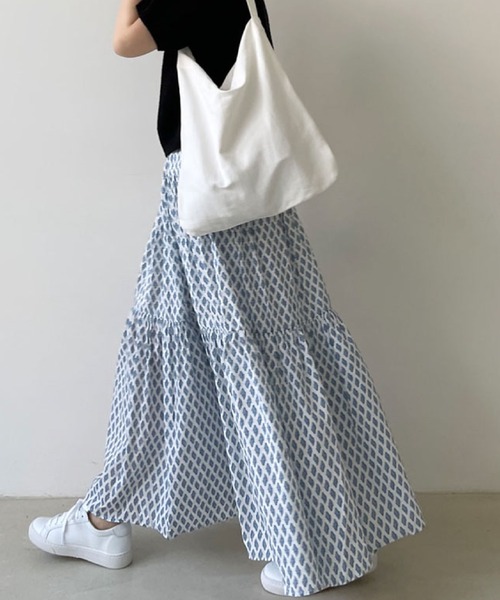2ly2(トゥーリートゥー)の「総柄ティアードロングスカート フレアスカート ウエストゴム マキシ丈(スカート・レディース・グリーン/ホワイト・FREE)」の11枚目の写真
