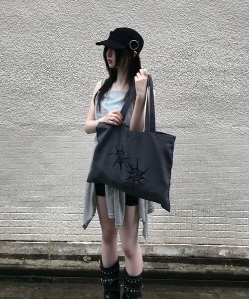 COIRIS(コイリス)の「ルートベーシックショルダーバッグ 男女共用 (3カラー)(ショルダーバッグ・レディース・ブラック/Beige/チャコール・FREE)」の19枚目の写真