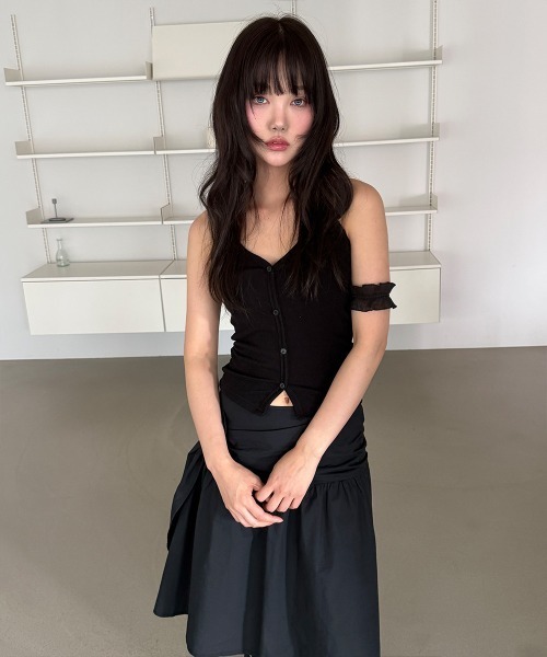 4INT.(フォイント)の「スリムフィット レイヤード ボタン ホルターネック タンクトップ(Tシャツ/カットソー・レディース・ホワイト/チャコール/ブラック・FREE)」の9枚目の写真