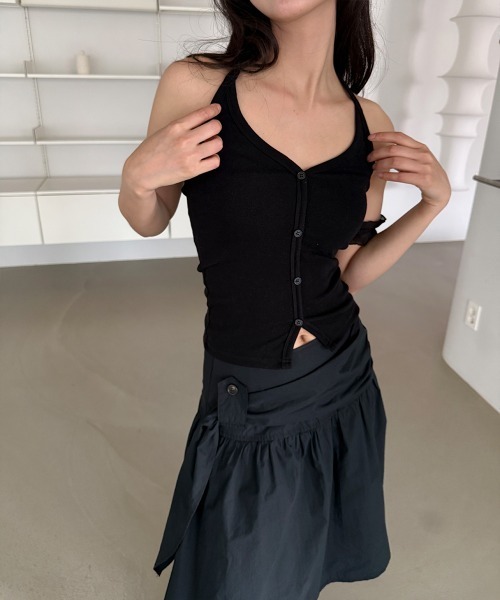 4INT.(フォイント)の「スリムフィット レイヤード ボタン ホルターネック タンクトップ(Tシャツ/カットソー・レディース・ホワイト/チャコール/ブラック・FREE)」の14枚目の写真