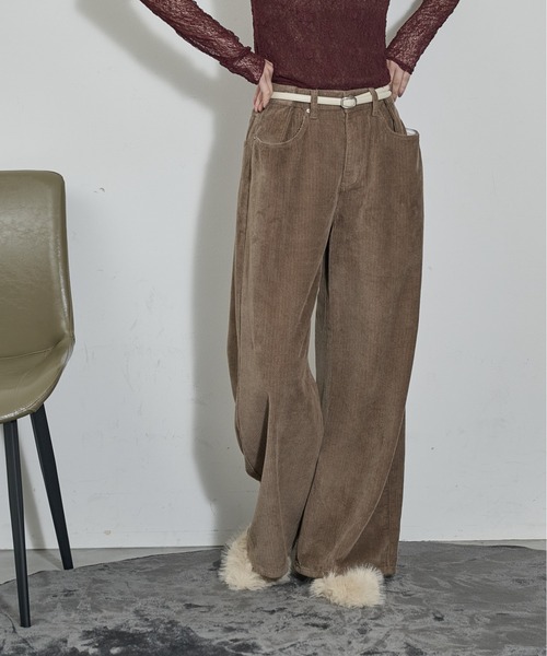 THE YOn(ザヨン)の「ウエストタックコーデュロイパンツ(その他パンツ・レディース・ブラウン/プラム/クリーム・M/S)」の2枚目の写真