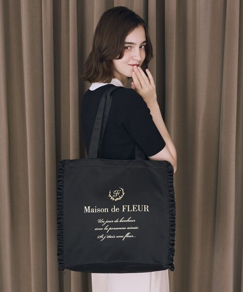 Maison de FLEUR(メゾンドフルール)の「サテンフリルスクエアトートバッグ(トートバッグ・レディース・ピンク系その他2/ピンク/ブラック・FREE)」の1枚目の写真