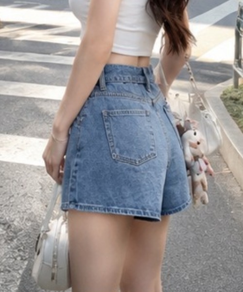 NoBelle(ノベル)の「ショート丈ジーンズ 襟風デニムパンツ(デニムパンツ・レディース・ブルー・S/M/L)」の4枚目の写真