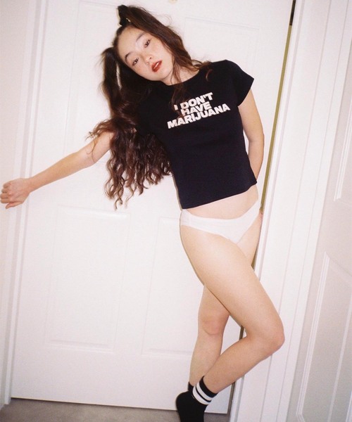 Suii(スイ)の「Suii/ スイ I DONT HAVE MARIJUANA TEE(Tシャツ/カットソー・レディース・ブラック/レッド・X-SMALL/SMALL/MEDIUM/LARGE)」の4枚目の写真