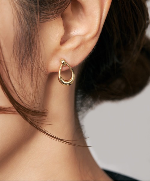 Jewel closet by L&Co.(ジュエルクローゼットバイエルアンドコー)の「K10 スイング ピアス(ペアシェイプ)(ピアス(両耳用)・レディース・イエローゴールド・FREE)」の5枚目の写真
