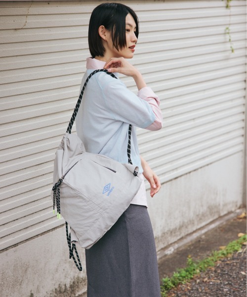UMBRO(アンブロ)の「umbro/アンブロ 6W14 ナップサック 20322(バックパック/リュック・レディース・チャコールグレー/ライトグレー/ピンク・FREE)」の11枚目の写真