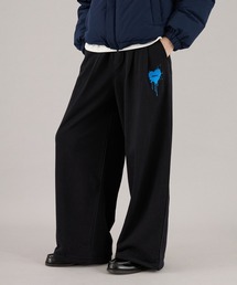 ONCILY（オンシェリー）の「26AW HEART LOGO WIDE SWEAT PANTS / ハートロゴワイドスウェットパンツ（スウェットパンツ）」