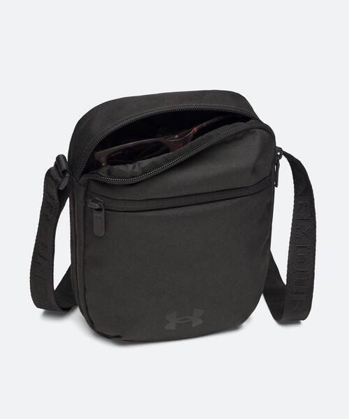 UNDER ARMOUR(アンダーアーマー)の「UAエッセンシャル クロスボディ(ライフスタイル/メンズ/レディース)(ボディバッグ/ウエストポーチ・レディース・ブラック・ONESIZE)」の4枚目の写真