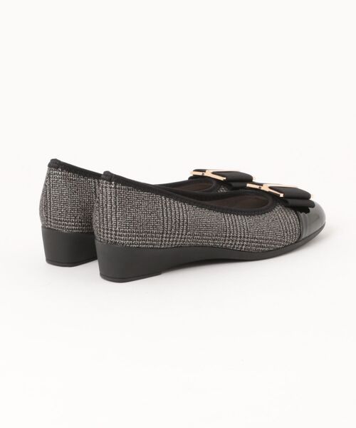 Bridget Birkin(ブリジットバーキン)の「【Bridget Birkin Walk】メタルバックルリボンコンフォートパンプス(565250)(パンプス・レディース・ブラック/ブラック系その他・22.5/24/24.5/23/23.5)」の3枚目の写真