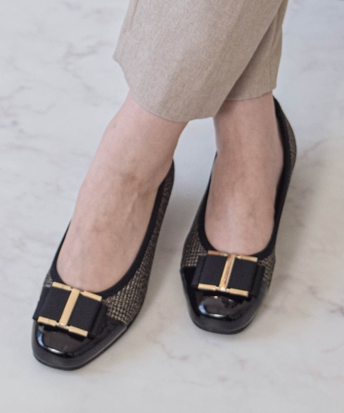 Bridget Birkin(ブリジットバーキン)の「【Bridget Birkin Walk】メタルバックルリボンコンフォートパンプス(565250)(パンプス・レディース・ブラック/ブラック系その他・22.5/24/24.5/23/23.5)」の1枚目の写真