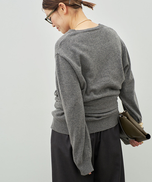 Deuxieme Classe（ドゥーズィエムクラス）の「【SOURCE UNKNOWN/ソース アンノウン】TIO EXTRA SHAWL KNIT（ニット/セーター・レディース・チャコールグレー/レッド・FREE）」の4枚目の写真