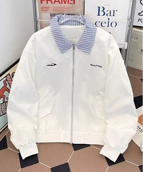 &soiree(アンドソワレ)の「ストライプ切り替えポケット付きMA-1(MA-1・レディース・ホワイト/グレー・SMALL/MEDIUM/LARGE/X-LARGE)」の1枚目の写真