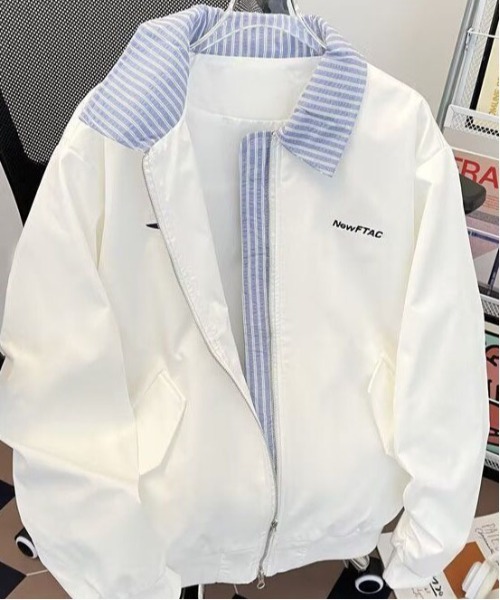 &soiree(アンドソワレ)の「ストライプ切り替えポケット付きMA-1(MA-1・レディース・ホワイト/グレー・SMALL/MEDIUM/LARGE/X-LARGE)」の4枚目の写真