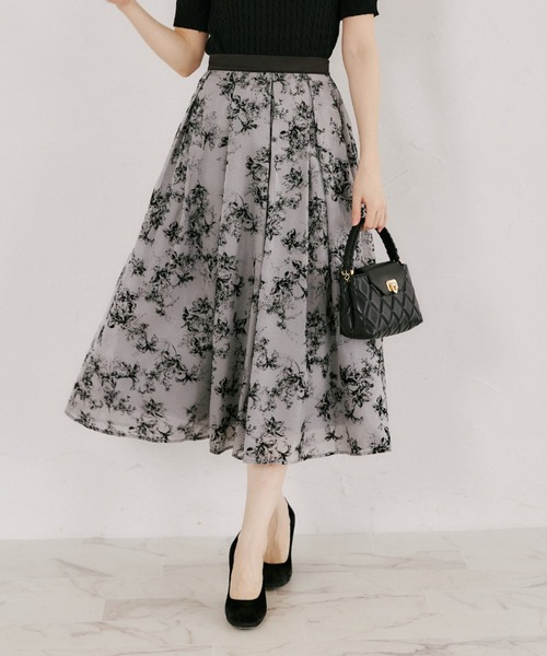tocco closet（トッコ　クローゼット）の「フロッキーラインフラワーラメシアータックボリュームスカート（スカート・レディース・アッシュ/アイボリー・M）」の2枚目の写真