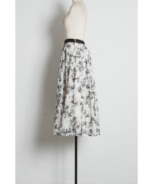 tocco closet（トッコ　クローゼット）の「フロッキーラインフラワーラメシアータックボリュームスカート（スカート・レディース・アッシュ/アイボリー・M）」の10枚目の写真