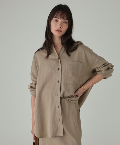 BABYLONE(バビロン)の「ニュアンスツイルシャツ<セットアップ対応>(シャツ/ブラウス・レディース・グレイッシュベージュ/ブラウン・フリー)」の3枚目の写真