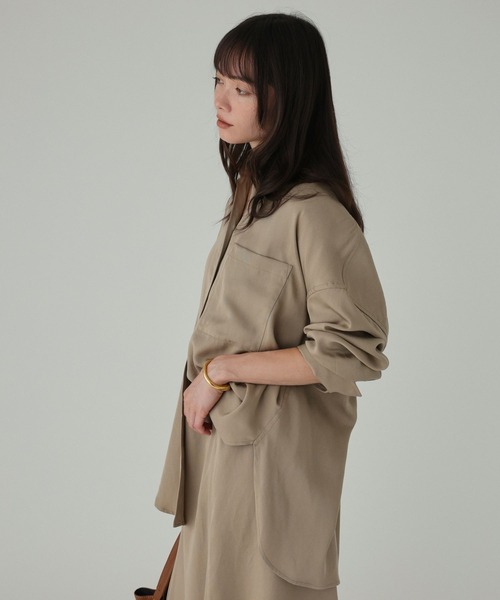BABYLONE(バビロン)の「ニュアンスツイルシャツ<セットアップ対応>(シャツ/ブラウス・レディース・グレイッシュベージュ/ブラウン・フリー)」の5枚目の写真