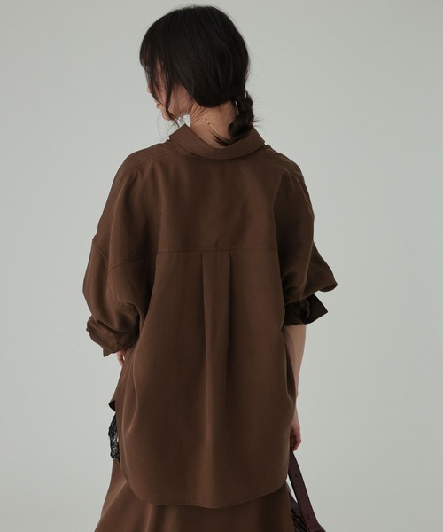 BABYLONE(バビロン)の「ニュアンスツイルシャツ<セットアップ対応>(シャツ/ブラウス・レディース・グレイッシュベージュ/ブラウン・フリー)」の14枚目の写真