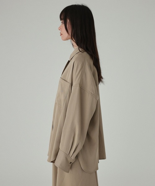BABYLONE(バビロン)の「ニュアンスツイルシャツ<セットアップ対応>(シャツ/ブラウス・レディース・グレイッシュベージュ/ブラウン・フリー)」の20枚目の写真