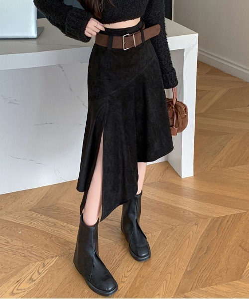 &soiree(アンドソワレ)の「ヘムラインデザインスエード調ミドル丈スカート(スカート・レディース・ブラウン/ブラック・SMALL/X-LARGE/LARGE/MEDIUM)」の5枚目の写真