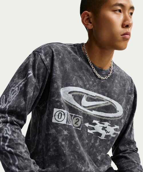 NIKE(ナイキ)の「ナイキ スポーツウェア ロングスリーブ Tシャツ / Nike Sportswear Long-Sleeve T-Shirt IO1399-060 Anthracite(Tシャツ/カットソー・メンズ・スミクロ・L/S/M/XL/2XL)」の3枚目の写真