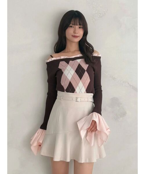 MERCURYDUO(マーキュリーデュオ)の「異素材フリルオフショルアーガイルニット(ニット/セーター・レディース・チャコールグレー/アイボリー/ブラウン・FREE)」の8枚目の写真
