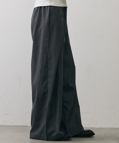 Shoowtime(ショウタイム)の「Grunge Stripe Loose Wide Slacks / グランジ ストライプ ルーズワイドスラックス(スラックス・メンズ・グレー/ブラック・X-LARGE/LARGE/MEDIUM)」の14枚目の写真
