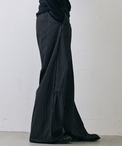 Shoowtime(ショウタイム)の「Grunge Stripe Loose Wide Slacks / グランジ ストライプ ルーズワイドスラックス(スラックス・メンズ・グレー/ブラック・X-LARGE/LARGE/MEDIUM)」の7枚目の写真