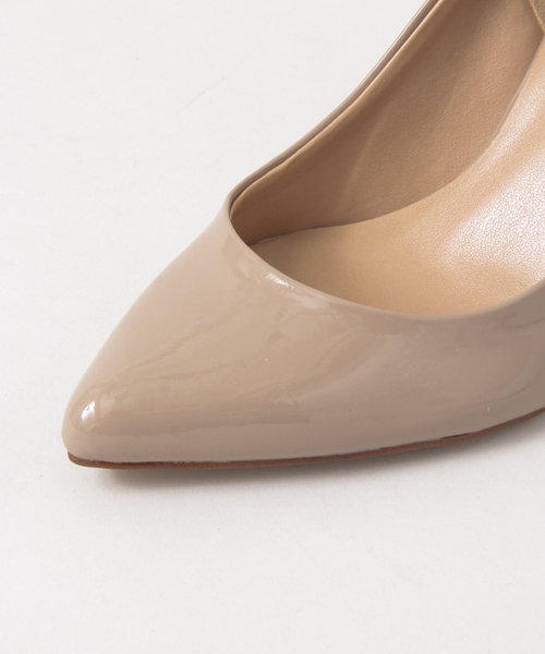 URBAN RESEARCH（アーバンリサーチ）の「UR MILLIWM EnamelPointedPumps（パンプス・レディース・ブラック/ベージュ・22.5/23.5/24/24.5/23）」の6枚目の写真